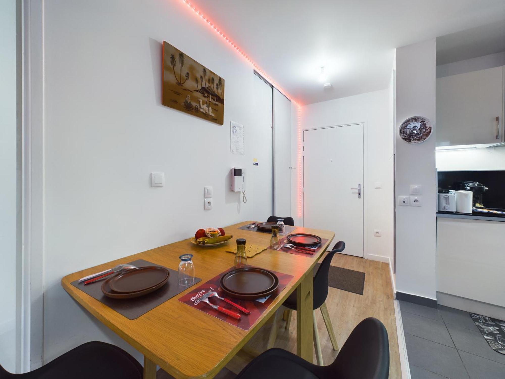 Apartment Roi De La Seine A Paris, Stade, Gare Parking Et Terrasse *